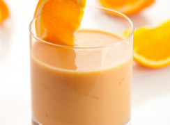 Milk-shake au lait de coco et oranges fraîches