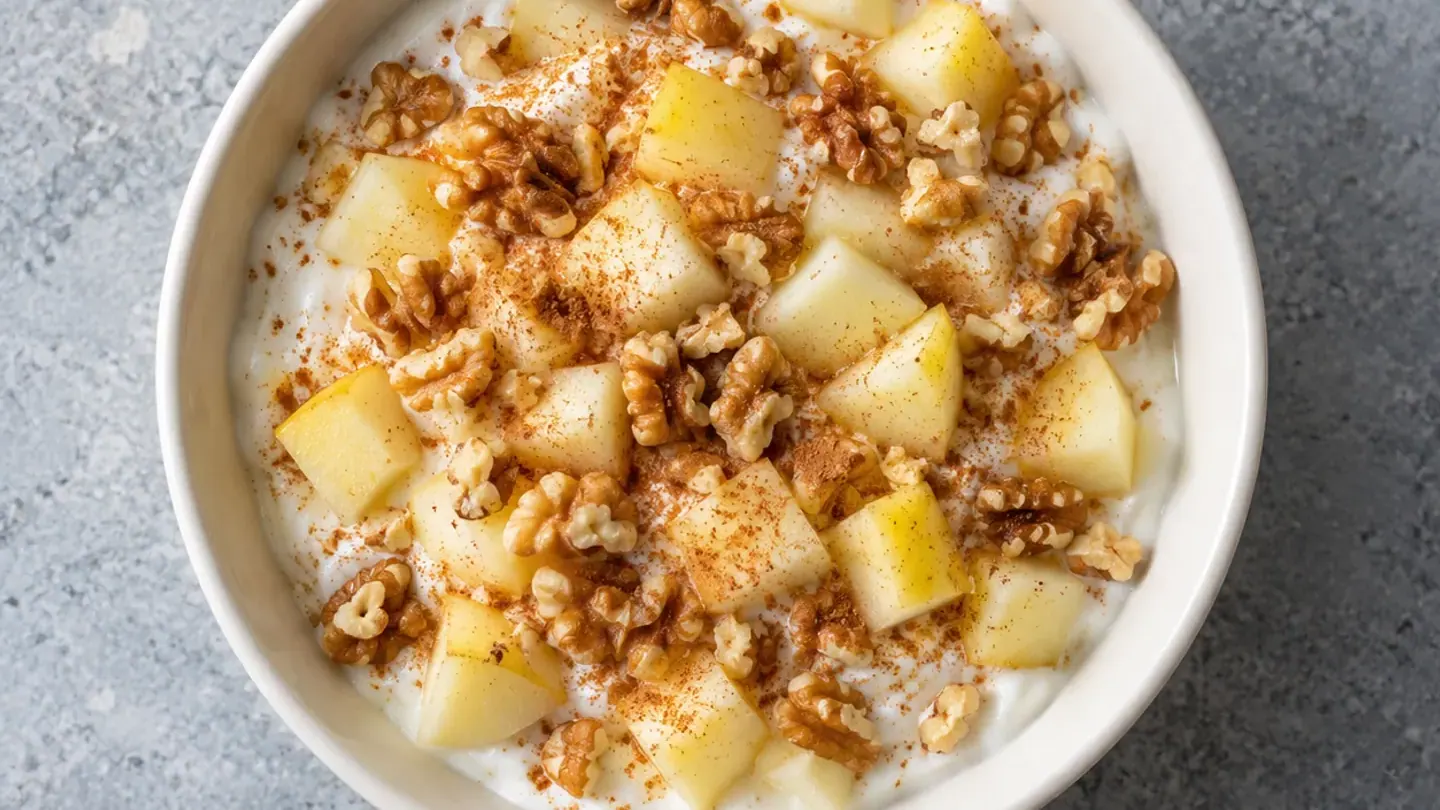 Skyr, pomme, cannelle et noix