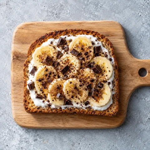 Tartines croustillantes au skyr, banane et chocolat